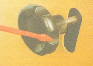 Top feed roller height adjustment knob